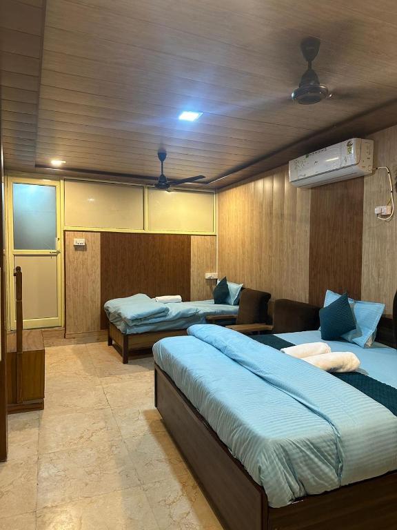 Yes Hotel By The Ganges