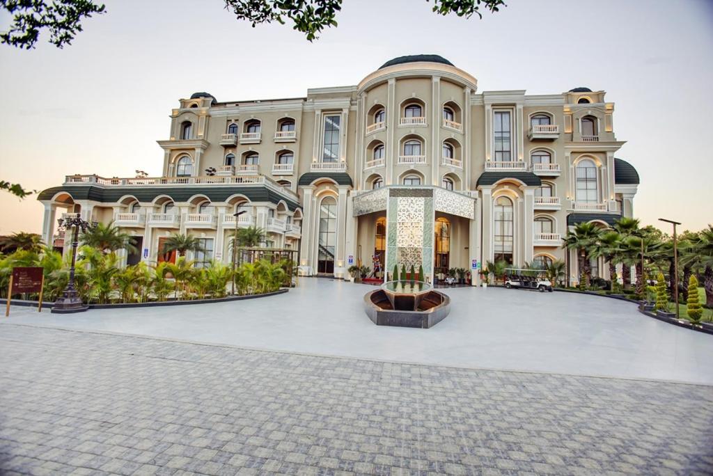 Hotel Sarovar Portico