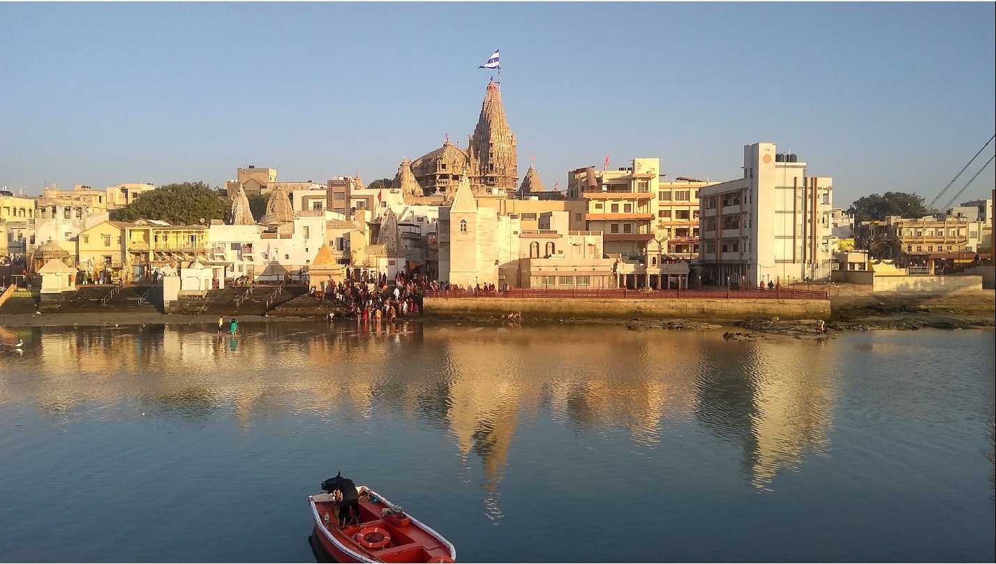 What Makes Dwarkadhish Temple Sacred for Devotees
