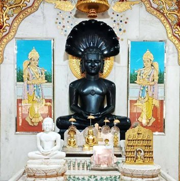 What Makes Parasnath Digambar Jain Temple Sacred for Devotees