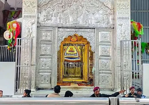 What Makes Khatu Shyam Ji Temple Sacred for Devotees