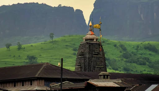 What Makes Trimbakeshwar Jyotirlinga Temple Sacred for Devotees